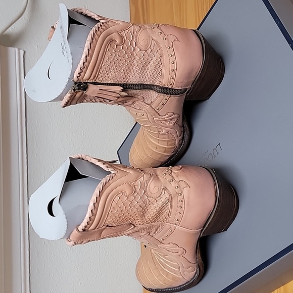 New In Box Lucchese Magnolia Blush Pink Ankle Boots. 9.5 - Picture 3 of 10